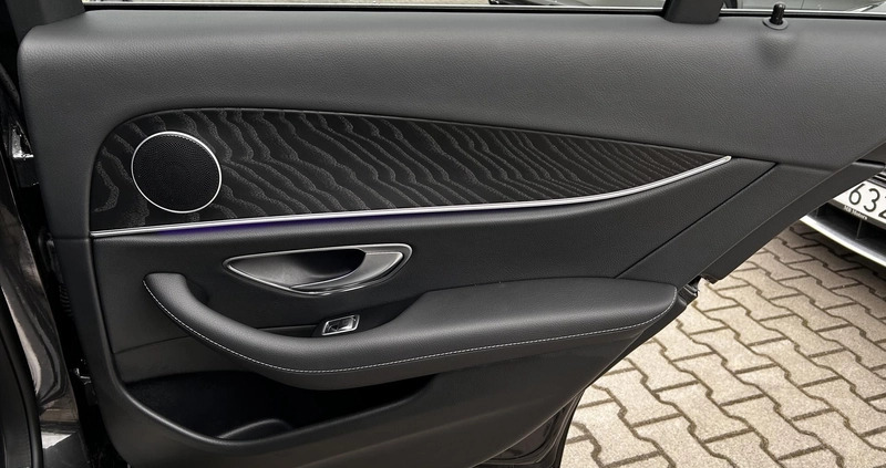 Mercedes-Benz Klasa E cena 241900 przebieg: 13449, rok produkcji 2023 z Siemiatycze małe 379